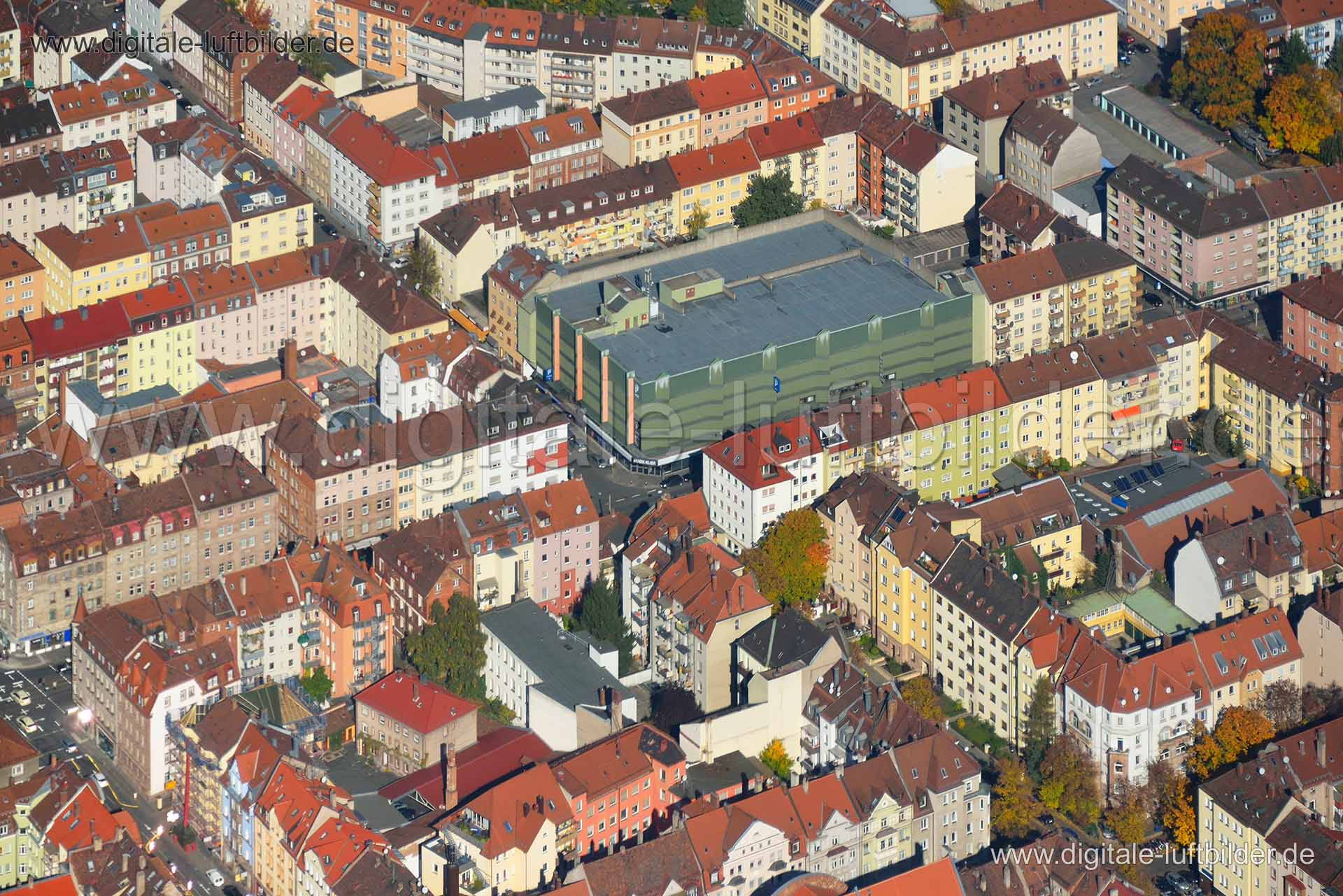 Titel: Wölckernstraße, Bildnummer: n076370, Ort / Stadt: Nürnberg, (Land)Kreis: kreisfreie Stadt Nürnberg, Regierungsbezirk: Mittelfranken, Bundesland: Bayern, Aufnahmedatum: 19.10.2013, Schlagwörter: Luftbild, Luftbilder, Luftbildfotografie, Luftaufnahme, Luftbildaufnahme, Luftfoto, Vogelperspektive, Vogelansicht, Deutschland, Schräg- und Senkrecht-Luftaufnahmen, Orthofotografie, Bauhaus, Wölckernstraße, Breitscheidstraße, Bulmanstraße, Pillenreuther Straße, Hummelsteiner Weg, Wirthstraße, Humb
