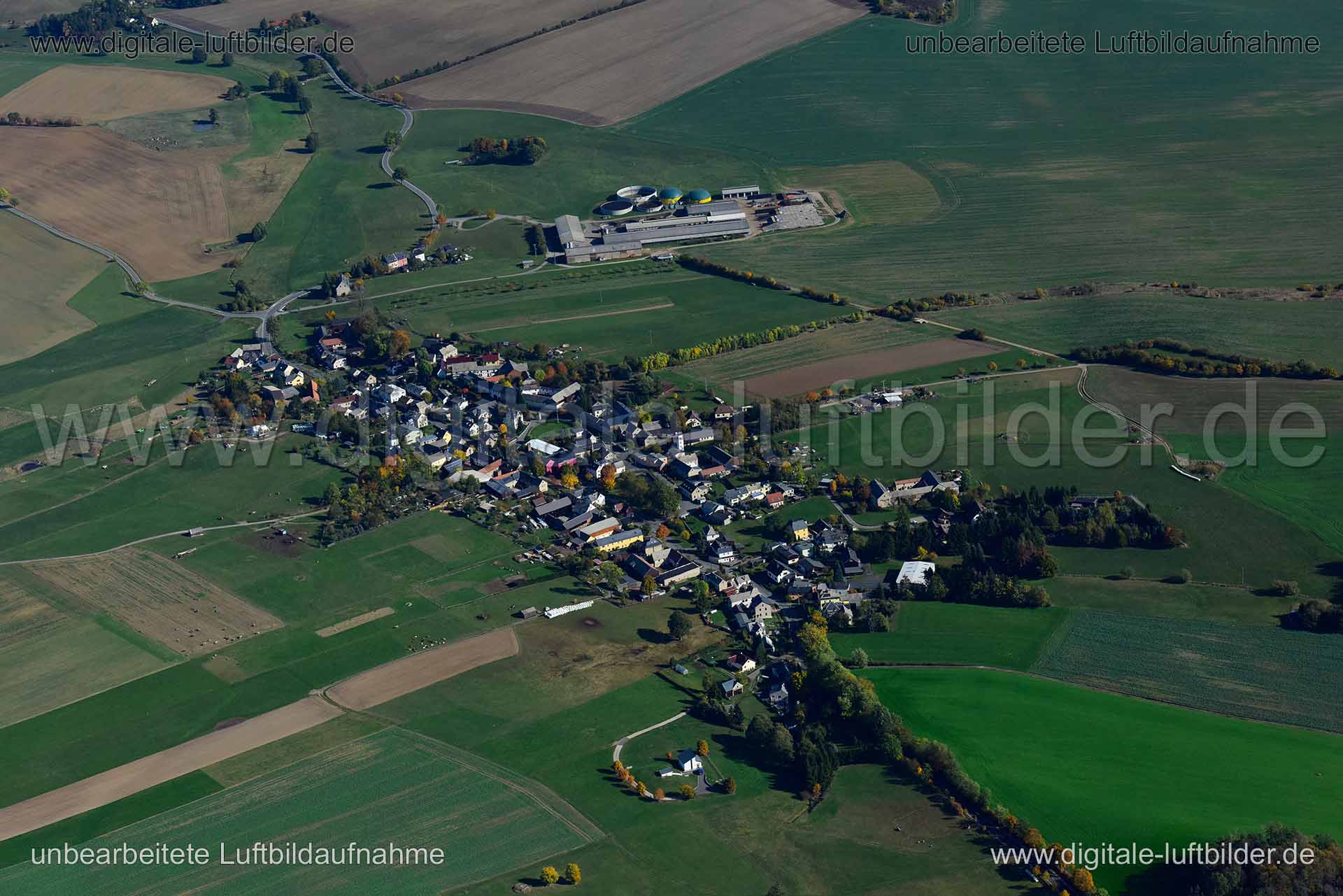Titel: Ranspach, Bildnummer: n351360, Ort / Stadt: Pausa-Mühltroff, (Land)Kreis: Landkreis Vogtlandkreis, Regierungsbezirk: Sachsen, Bundesland: Sachsen, Aufnahmedatum: 14.10.2019, Schlagwörter: Luftbild, Luftbilder, Luftbildfotografie, Luftaufnahme, Luftbildaufnahme, Luftfoto, Vogelperspektive, Vogelansicht, Deutschland, Schräg- und Senkrecht-Luftaufnahmen, Orthofotografie, Ranspach (Sachsen), Ranspach, Monat: Oktober, Jahreszeit: Herbst, Tageszeit: Mittag / Nachmittag, Jahr: 2019, Flug ID: 201