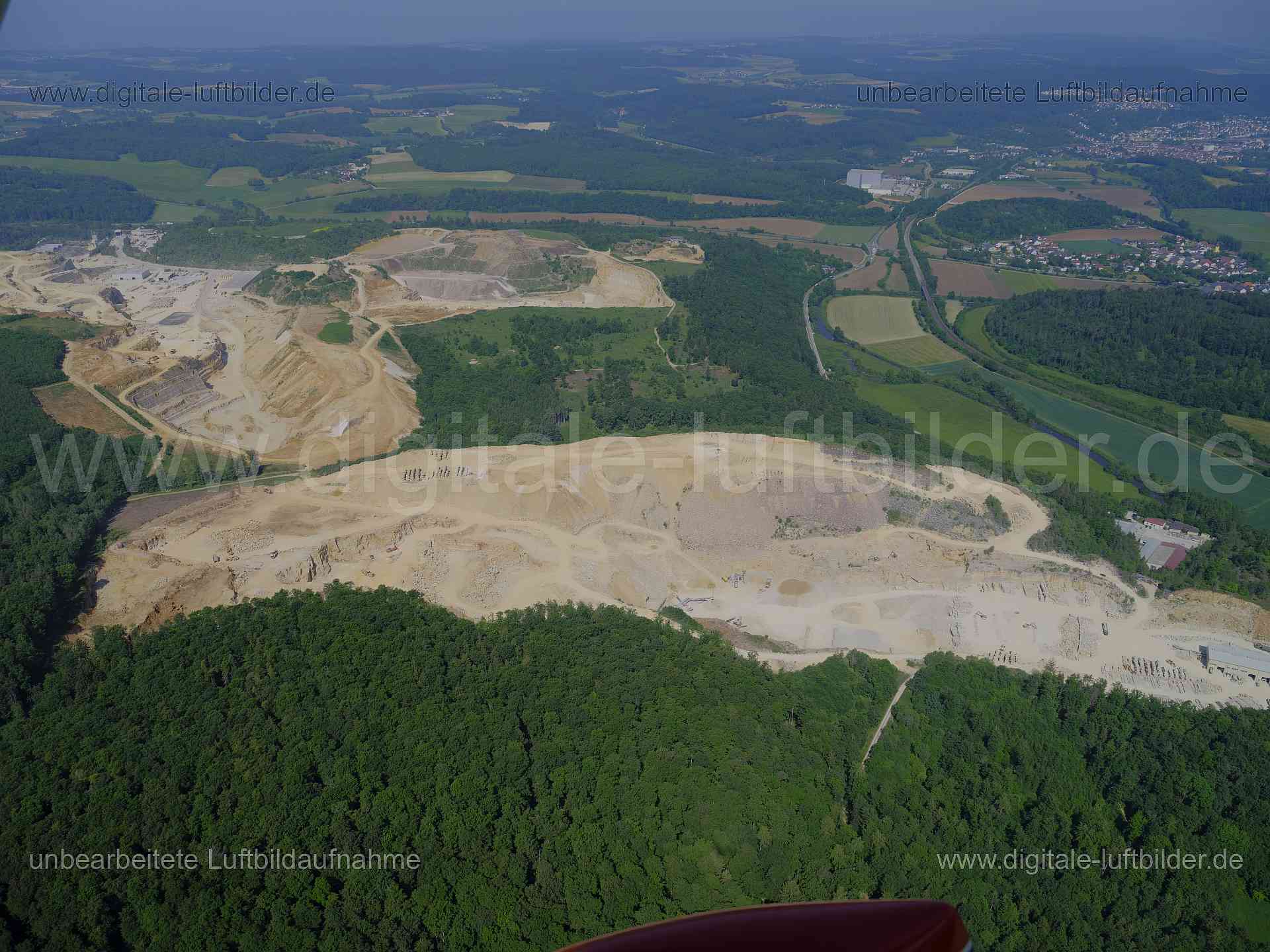 Luftbild - Abbau Pappenheim, Ort: Pleinfeld, Tags: Pappenheim, Abbau, Baustoffe, Bergwerk, Schotterwerk, ...