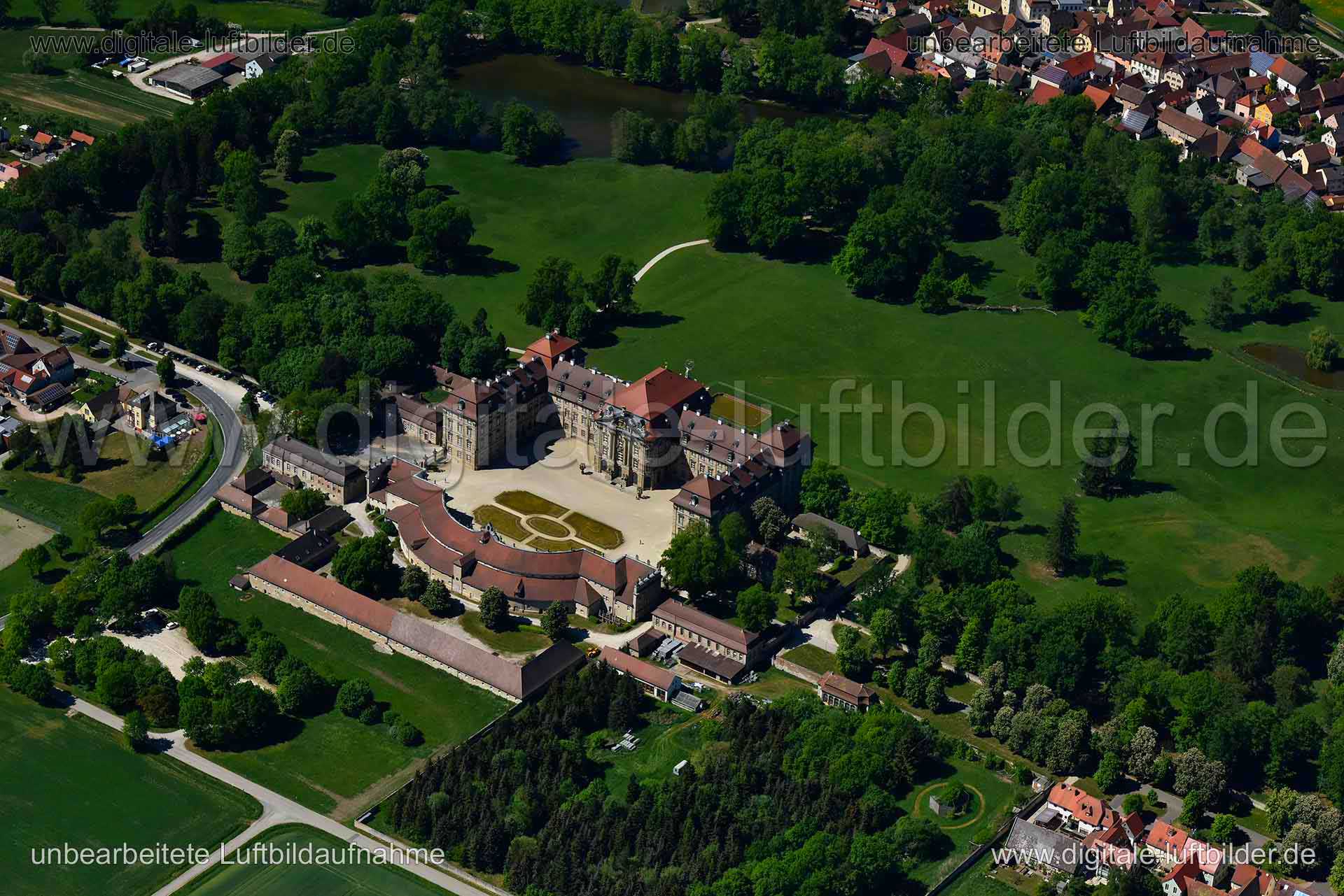 Titel: Schloss Weissenstein, Bildnummer: n265520, Ort / Stadt: Pommersfelden, (Land)Kreis: Landkreis Bamberg, Regierungsbezirk: Oberfranken, Bundesland: Bayern, Aufnahmedatum: 06.05.2018, Schlagwörter: Luftbild, Luftbilder, Luftbildfotografie, Luftaufnahme, Luftbildaufnahme, Luftfoto, Vogelperspektive, Vogelansicht, Deutschland, Schräg- und Senkrecht-Luftaufnahmen, Orthofotografie, 96178, Schloss Weißenstein, Burgen & Schlösser, Schloss Weissenstein, Monat: Mai, Jahreszeit: Sommer, Tageszeit: Mi