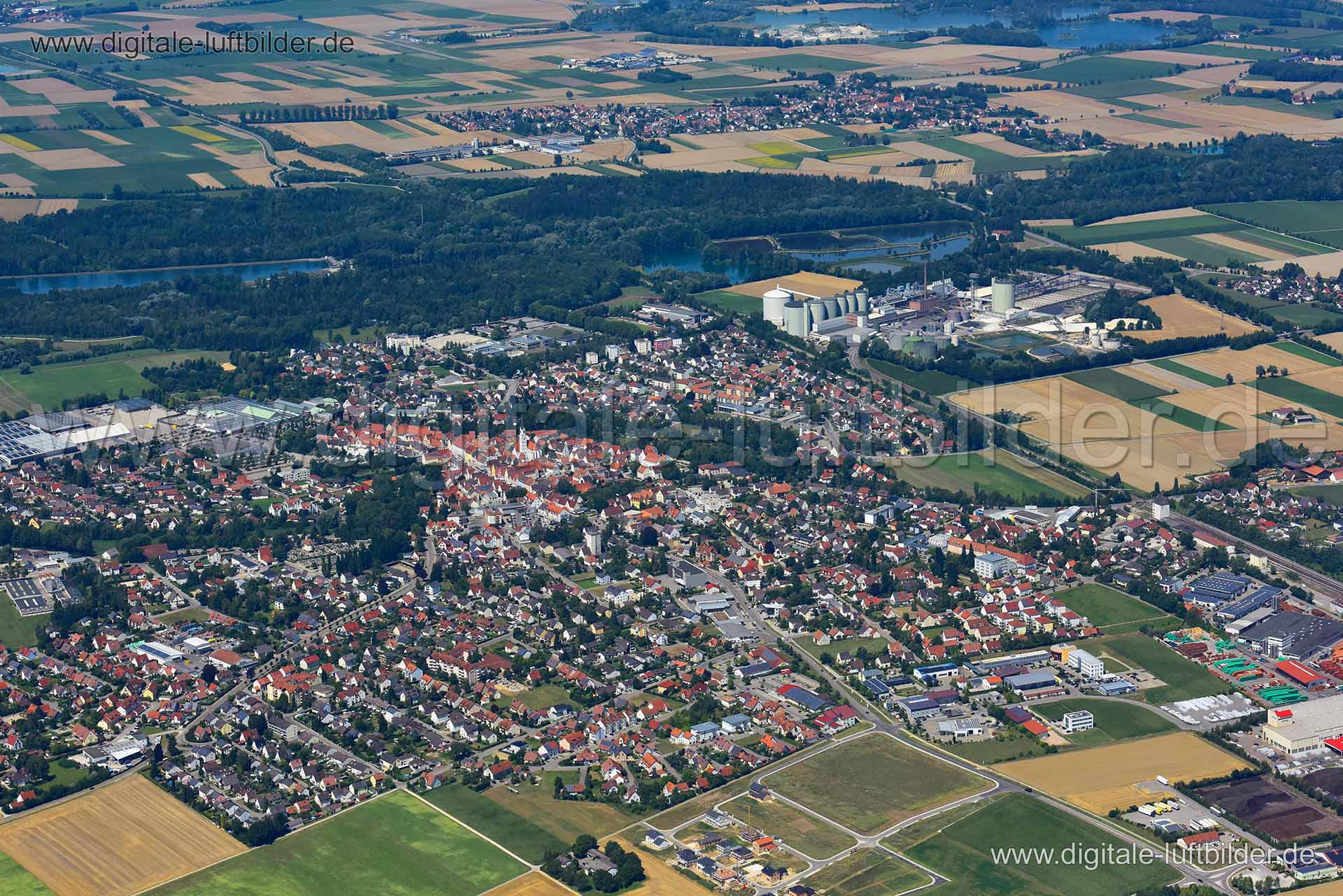 Titel: Rain, Bildnummer: n323690, Ort / Stadt: Rain, (Land)Kreis: Landkreis Donau-Ries, Regierungsbezirk: Schwaben, Bundesland: Bayern, Aufnahmedatum: 24.07.2019, Schlagwörter: Luftbild, Luftbilder, Luftbildfotografie, Luftaufnahme, Luftbildaufnahme, Luftfoto, Vogelperspektive, Vogelansicht, Deutschland, Schräg- und Senkrecht-Luftaufnahmen, Orthofotografie, Panorama, Rain, Monat: Juli, Jahreszeit: Sommer, Tageszeit: Mittag / Nachmittag, Jahr: 2019, Flug ID: 20190724, Bildstatus: farblich angepas