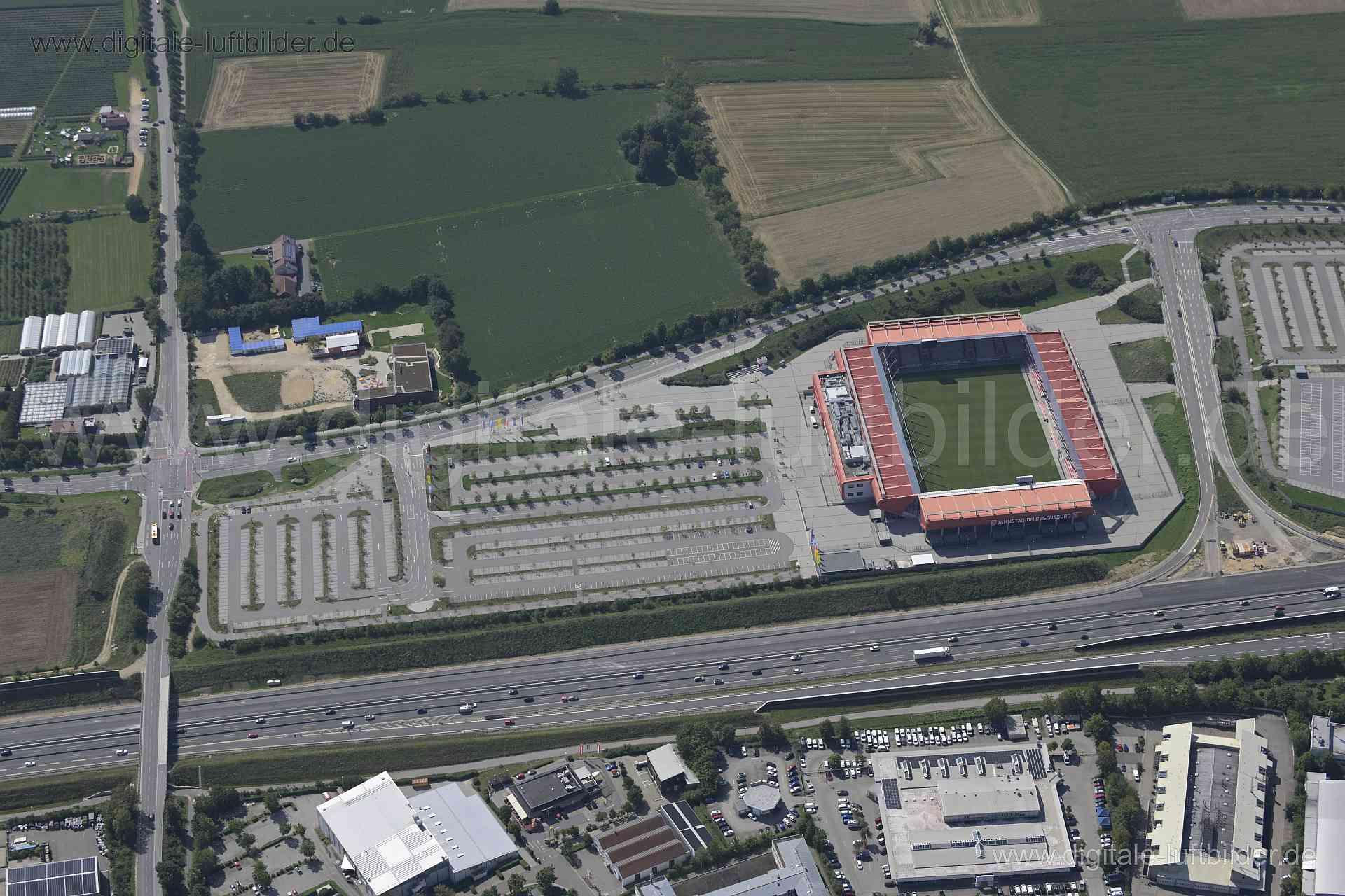 Titel: Jahnstadion Regenburg, Bildnummer: n521210, Ort / Stadt: Regensburg, (Land)Kreis: Landkreis Regensburg, Regierungsbezirk: Oberpfalz, Bundesland: Bayern, Aufnahmedatum: 20.08.2023, Schlagwörter: Deutschland, , Jahnstadion Regenburg, Stadion Fussballstadion Parkplätze, Autobahn A3, BAB3, Fussball, Monat: August, Jahreszeit: Sommer, Tageszeit: Vormittag / Mittag, Jahr: 2023, Flug ID: 20230820, Bildstatus: unbearbeitetes Rohbild, Bildabmessung: 8256 x 5504 Pixel, Fotograf & Copyright: Oliver 
