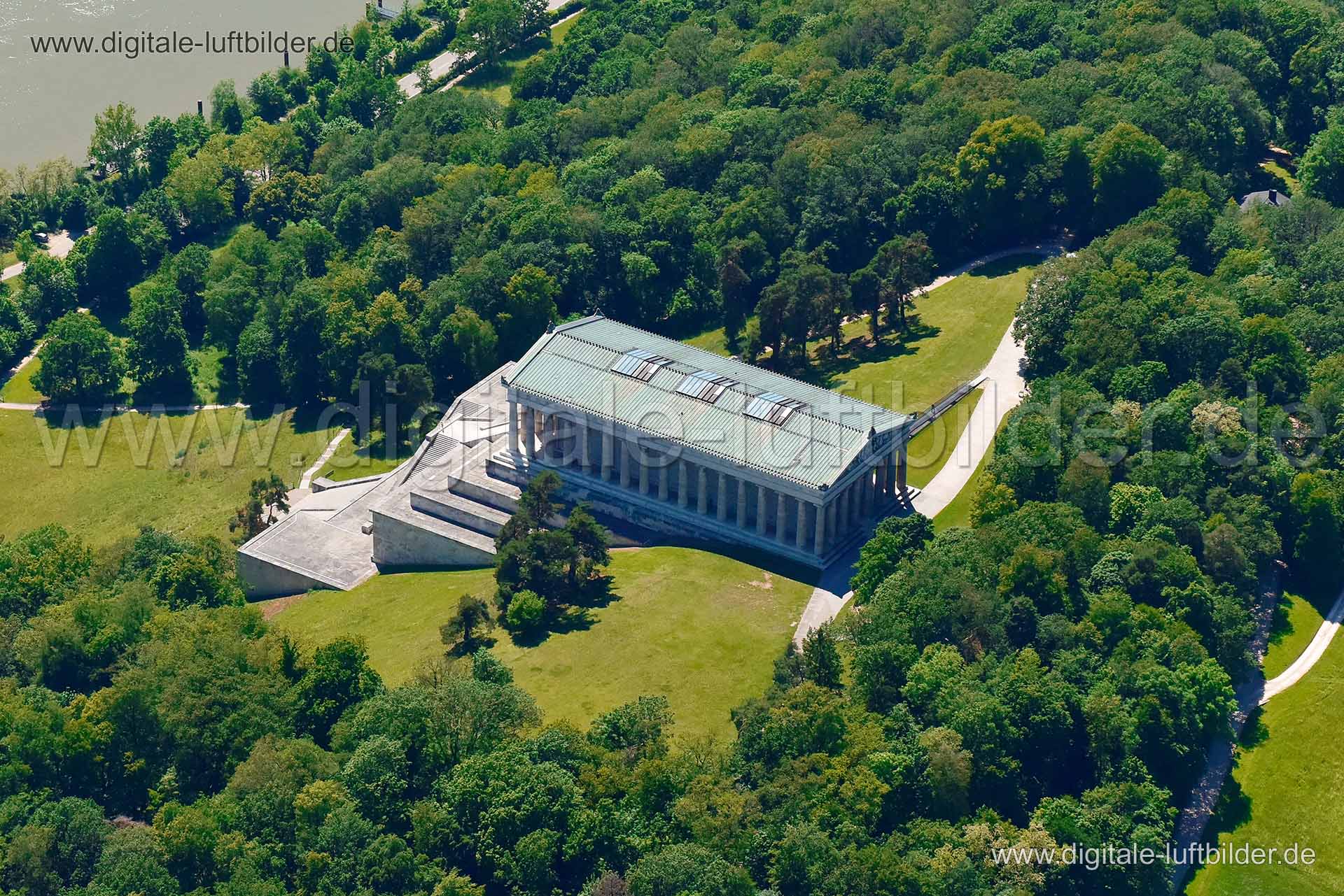 Titel: Walhalla, Bildnummer: n301500, Ort / Stadt: Regensburg, (Land)Kreis: kreisfreie Stadt Regensburg, Regierungsbezirk: Oberpfalz, Bundesland: Bayern, Aufnahmedatum: 03.06.2019, Schlagwörter: Luftbild, Luftbilder, Luftbildfotografie, Luftaufnahme, Luftbildaufnahme, Luftfoto, Vogelperspektive, Vogelansicht, Deutschland, Schräg- und Senkrecht-Luftaufnahmen, Orthofotografie, 93093, Donaustauf, Walhallastraße, Baudenkmal, Denkmal, Denkmalschutz, Burgen & Schlösser, Walhalla, Monat: Juni, Jahresze