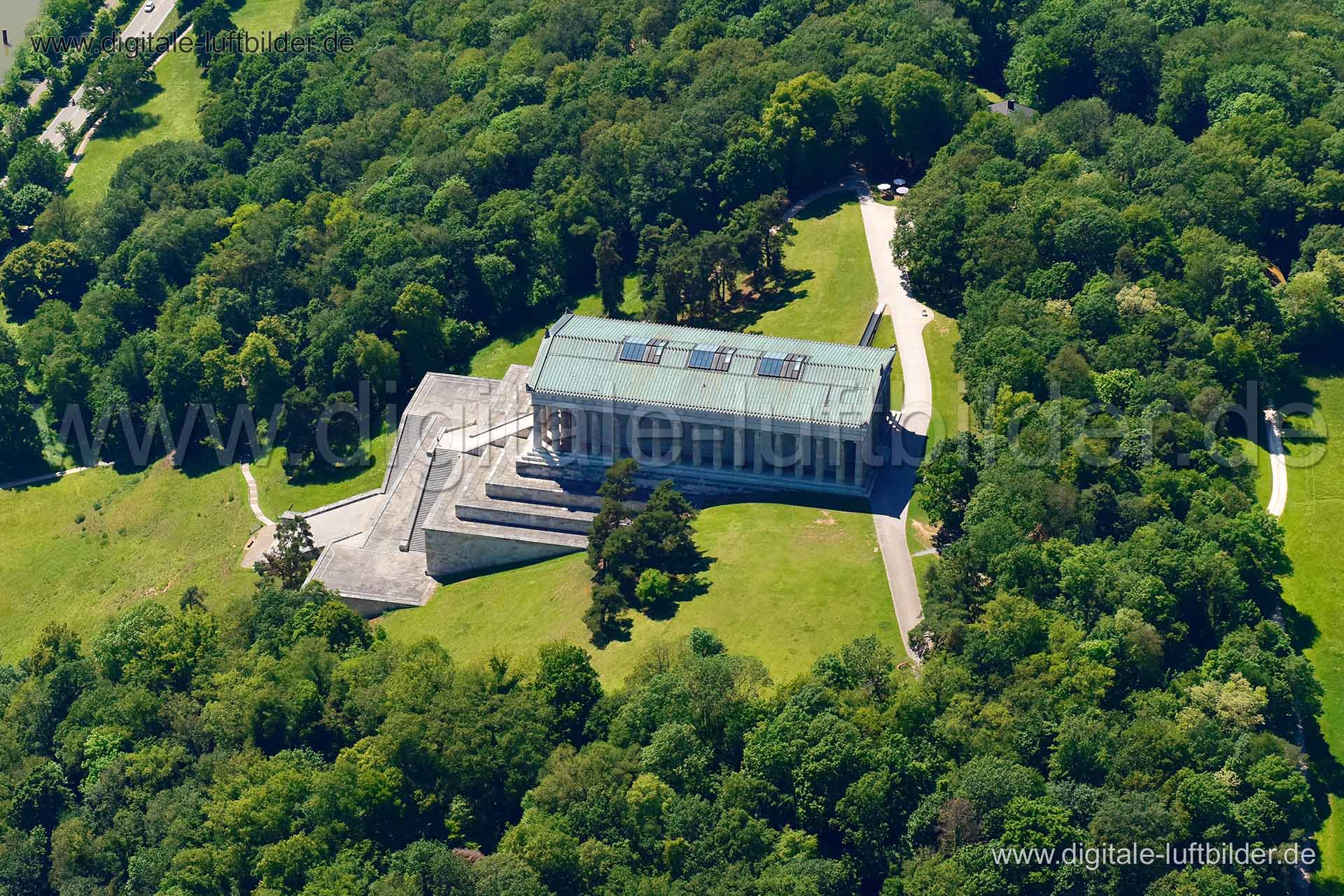Titel: Walhalla, Bildnummer: n301510, Ort / Stadt: Regensburg, (Land)Kreis: kreisfreie Stadt Regensburg, Regierungsbezirk: Oberpfalz, Bundesland: Bayern, Aufnahmedatum: 03.06.2019, Schlagwörter: Luftbild, Luftbilder, Luftbildfotografie, Luftaufnahme, Luftbildaufnahme, Luftfoto, Vogelperspektive, Vogelansicht, Deutschland, Schräg- und Senkrecht-Luftaufnahmen, Orthofotografie, 93093, Donaustauf, Walhallastraße, Baudenkmal, Denkmal, Denkmalschutz, Burgen & Schlösser, Walhalla, Monat: Juni, Jahresze