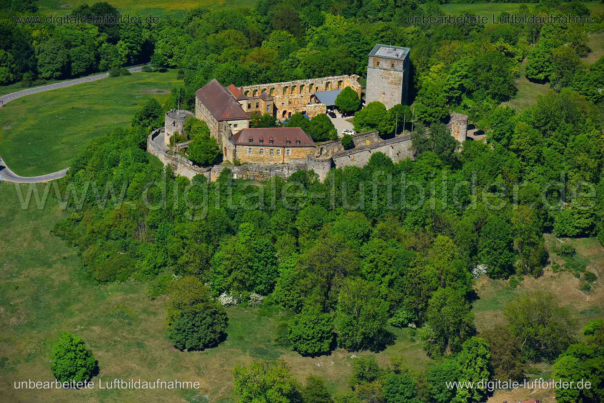 Titel: Giechburg, Bildnummer: n266790, Ort / Stadt: Scheßlitz, (Land)Kreis: Landkreis Bamberg, Regierungsbezirk: Oberfranken, Bundesland: Bayern, Aufnahmedatum: 06.05.2018, Schlagwörter: Luftbild, Luftbilder, Luftbildfotografie, Luftaufnahme, Luftbildaufnahme, Luftfoto, Vogelperspektive, Vogelansicht, Deutschland, Schräg- und Senkrecht-Luftaufnahmen, Orthofotografie, 96110, Burg, Schloss, Burgen & Schlösser, Festung, Mittelalter, Giechburg, Monat: Mai, Jahreszeit: Sommer, Tageszeit: Mittag / Nac