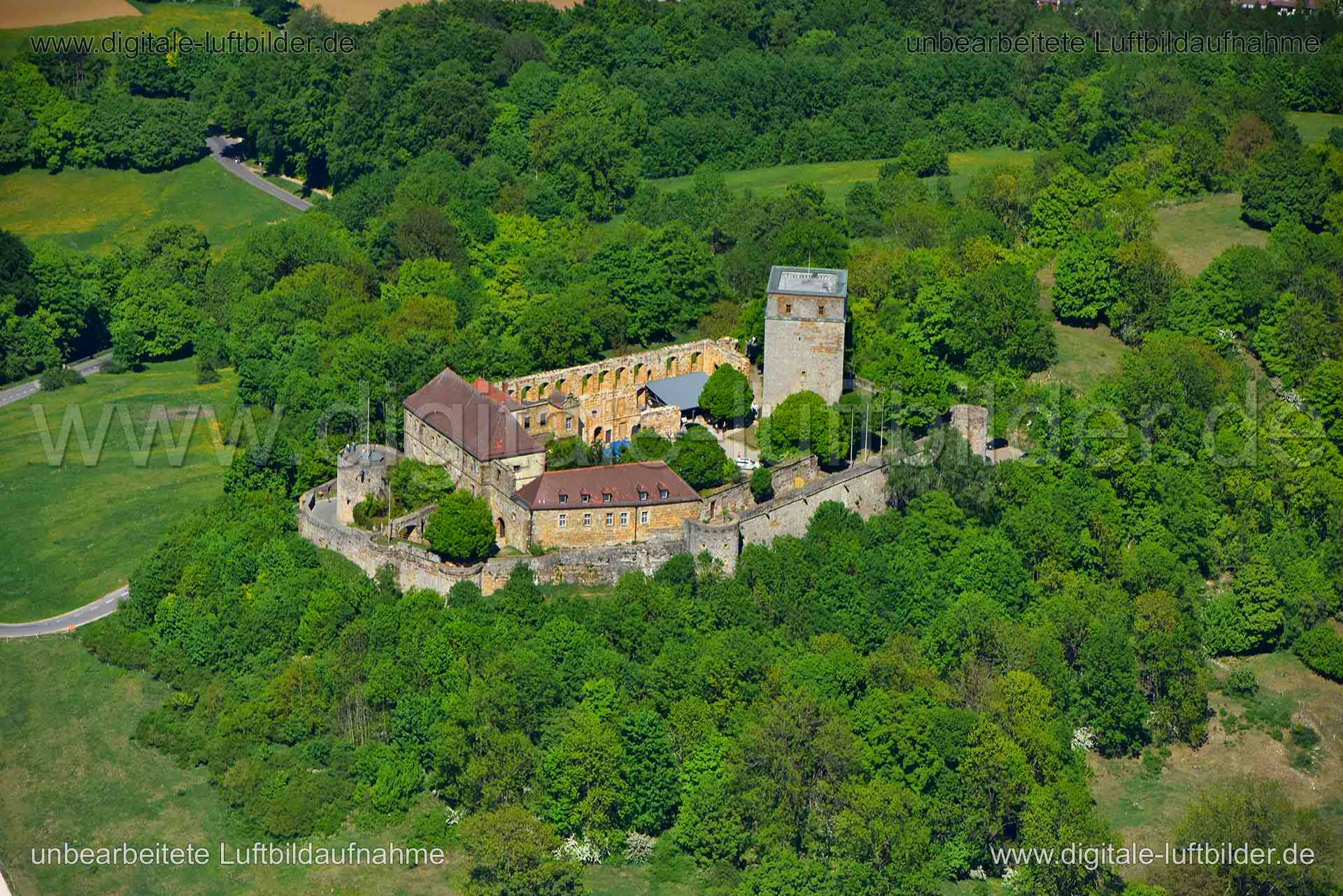 Titel: Giechburg, Bildnummer: n266800, Ort / Stadt: Scheßlitz, (Land)Kreis: Landkreis Bamberg, Regierungsbezirk: Oberfranken, Bundesland: Bayern, Aufnahmedatum: 06.05.2018, Schlagwörter: Luftbild, Luftbilder, Luftbildfotografie, Luftaufnahme, Luftbildaufnahme, Luftfoto, Vogelperspektive, Vogelansicht, Deutschland, Schräg- und Senkrecht-Luftaufnahmen, Orthofotografie, 96110, Burg, Schloss, Burgen & Schlösser, Festung, Mittelalter, Giechburg, Monat: Mai, Jahreszeit: Sommer, Tageszeit: Mittag / Nac