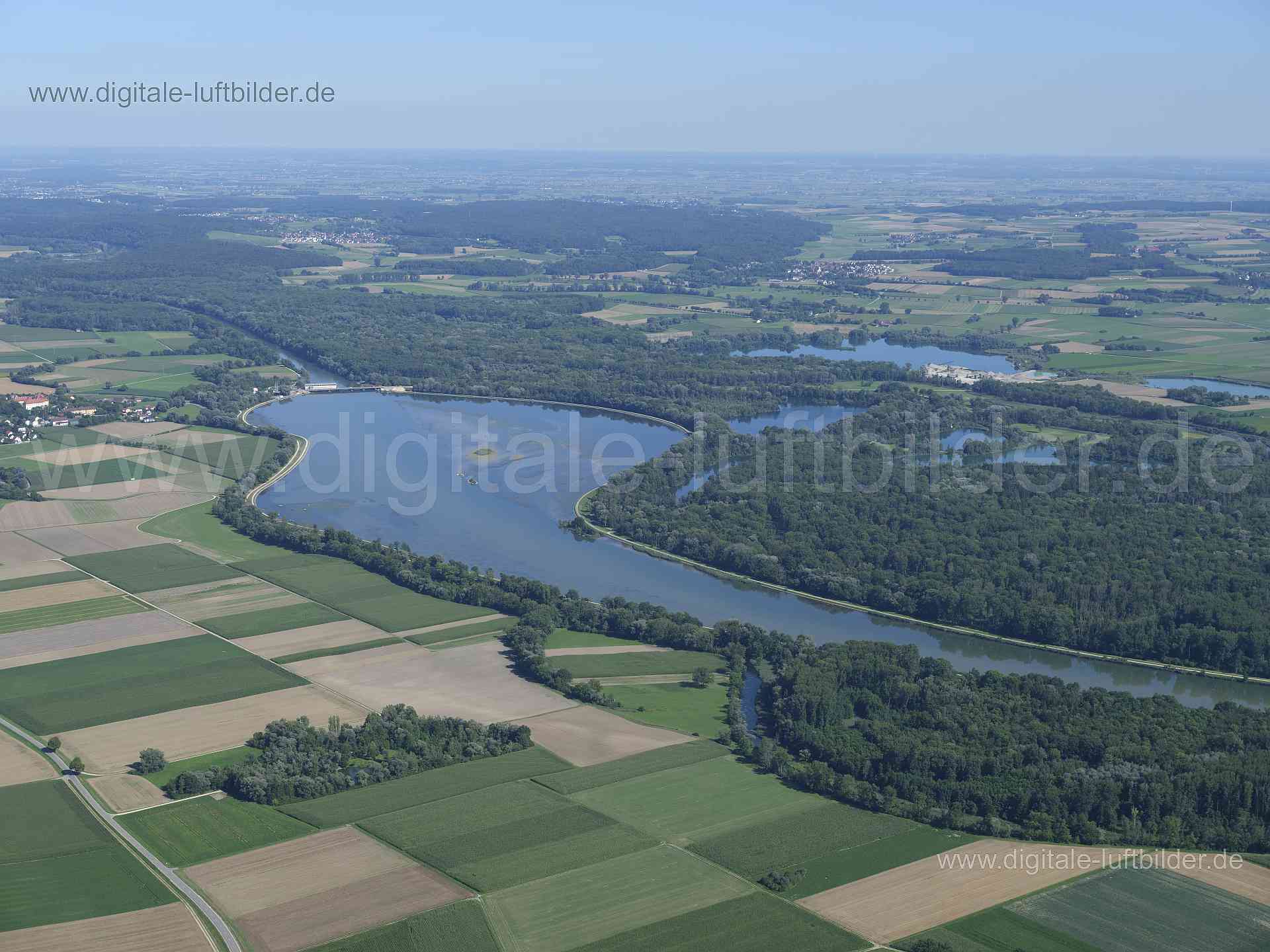 Titel: Donaualtwasser Schnödhof, Bildnummer: f513690, Ort / Stadt: Schnödhof, (Land)Kreis: Landkreis Neuburg-Schrobenhausen, Regierungsbezirk: Oberbayern, Bundesland: Bayern, Aufnahmedatum: 11.08.2023, Schlagwörter: Deutschland, , Donaualtwasser Schnödhof, Donau, Gewässer, Panorama, Himmel. Horizont, Monat: August, Jahreszeit: Sommer, Tageszeit: Vormittag / Mittag, Jahr: 2023, Flug ID: 20230811, Bildstatus: unbearbeitetes Rohbild, Bildabmessung: 11648 x 8736 Pixel, Fotograf & Copyright: Oliver A