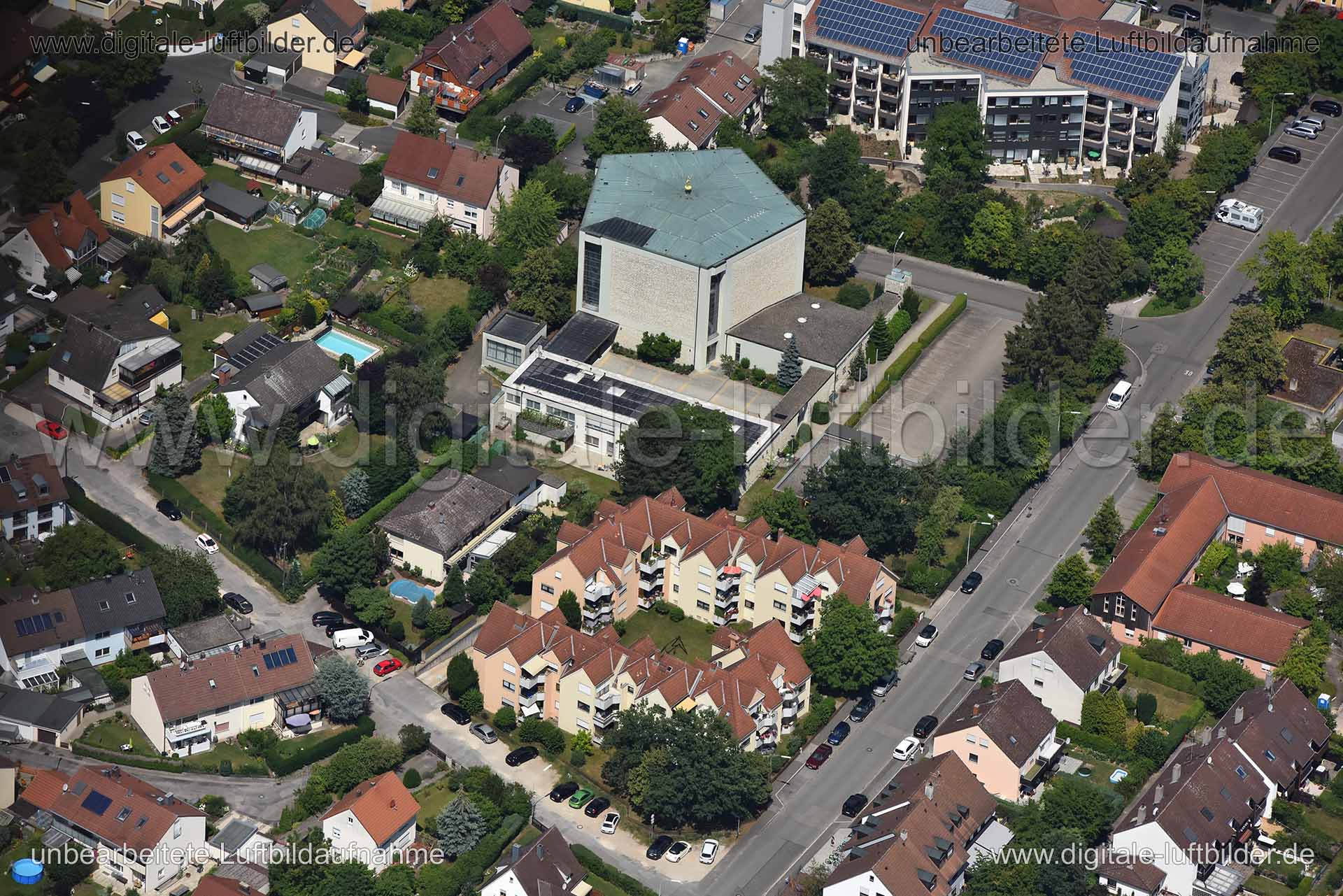 Titel: Haydnstraße, Bildnummer: n273760, Ort / Stadt: Schwabach, (Land)Kreis: kreisfreie Stadt Schwabach, Regierungsbezirk: Mittelfranken, Bundesland: Bayern, Aufnahmedatum: 30.06.2018, Schlagwörter: Luftbild, Luftbilder, Luftbildfotografie, Luftaufnahme, Luftbildaufnahme, Luftfoto, Vogelperspektive, Vogelansicht, Deutschland, Schräg- und Senkrecht-Luftaufnahmen, Orthofotografie, Am Hohbuck, Haydnstraße, Forthofer Straße, Werkvolkstraße, Kiche, Pfarramt St. Peter und Paul, Monat: Juni, Jahreszei