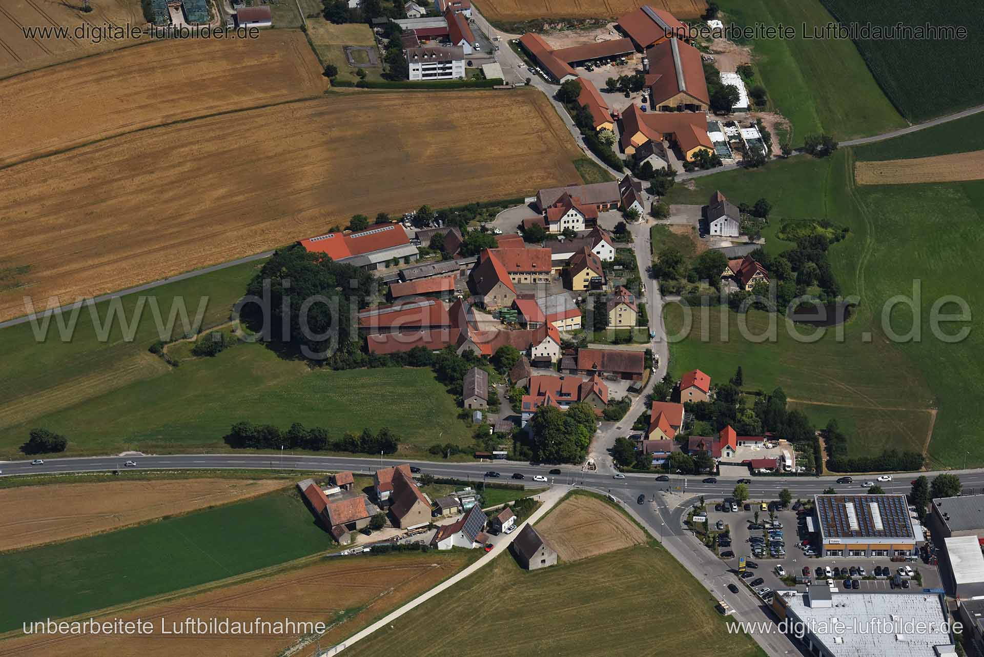 Titel: Nasbach, Bildnummer: n273850, Ort / Stadt: Schwabach, (Land)Kreis: kreisfreie Stadt Schwabach, Regierungsbezirk: Mittelfranken, Bundesland: Bayern, Aufnahmedatum: 30.06.2018, Schlagwörter: Luftbild, Luftbilder, Luftbildfotografie, Luftaufnahme, Luftbildaufnahme, Luftfoto, Vogelperspektive, Vogelansicht, Deutschland, Schräg- und Senkrecht-Luftaufnahmen, Orthofotografie, Nasbach, Lindenbachstraße, Monat: Juni, Jahreszeit: Sommer, Tageszeit: Mittag / Nachmittag, Jahr: 2018, Flug ID: 20180630
