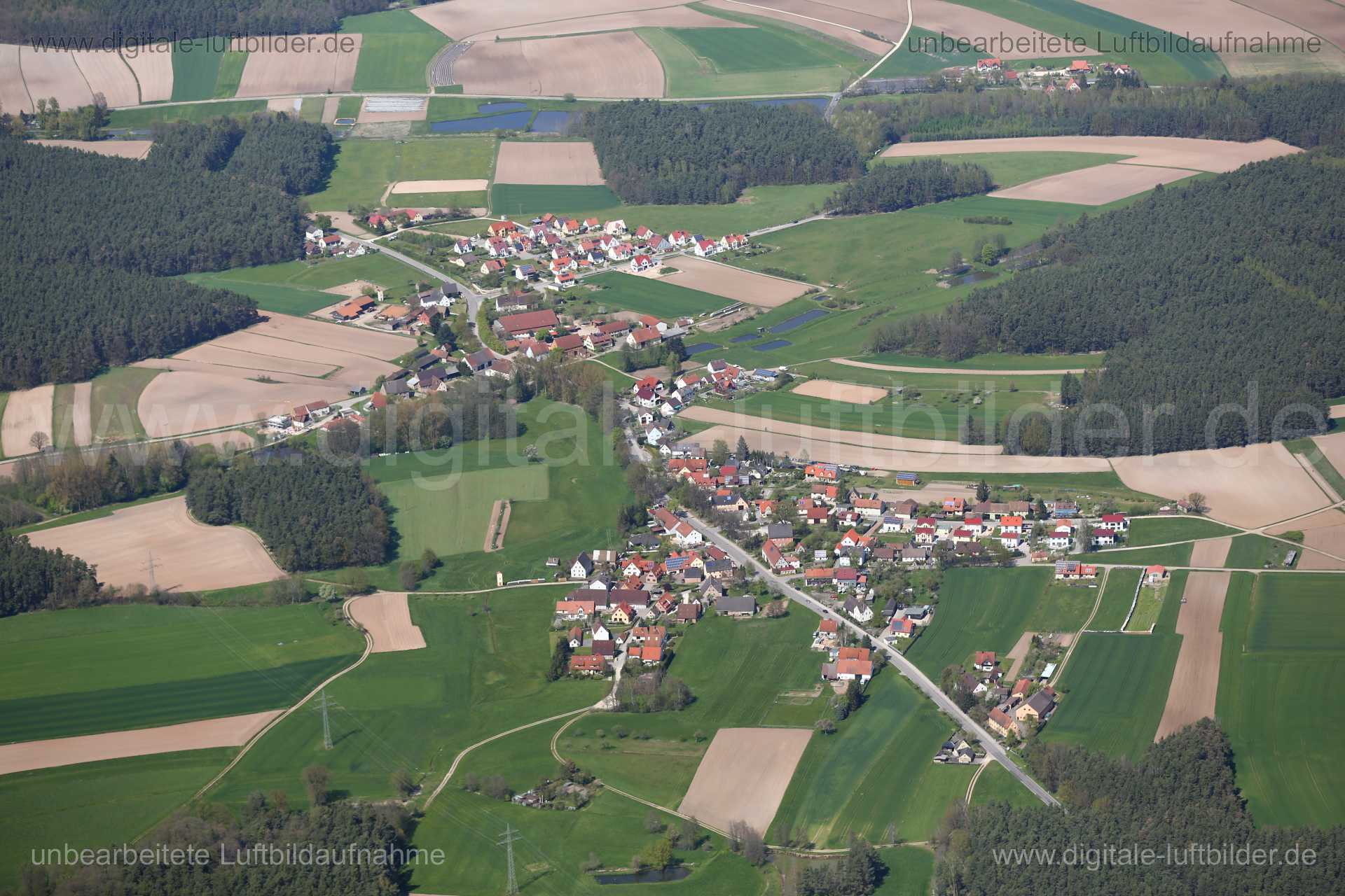 Titel: Ottersdorf und Tennenlohe, Bildnummer: c213900, Ort / Stadt: Schwabach, (Land)Kreis: Landkreis Schwabach, Regierungsbezirk: Mittelfranken, Bundesland: Bayern, Aufnahmedatum: 04.05.2016, Schlagwörter: Luftbild, Luftbilder, Luftbildfotografie, Luftaufnahme, Luftbildaufnahme, Luftfoto, Vogelperspektive, Vogelansicht, Deutschland, Schräg- und Senkrecht-Luftaufnahmen, Orthofotografie, Ottersdorf, Tennenlohe, Staatsstraße St 2224. St 2224, Dorf, Monat: Mai, Jahreszeit: Sommer, Tageszeit: Mittag