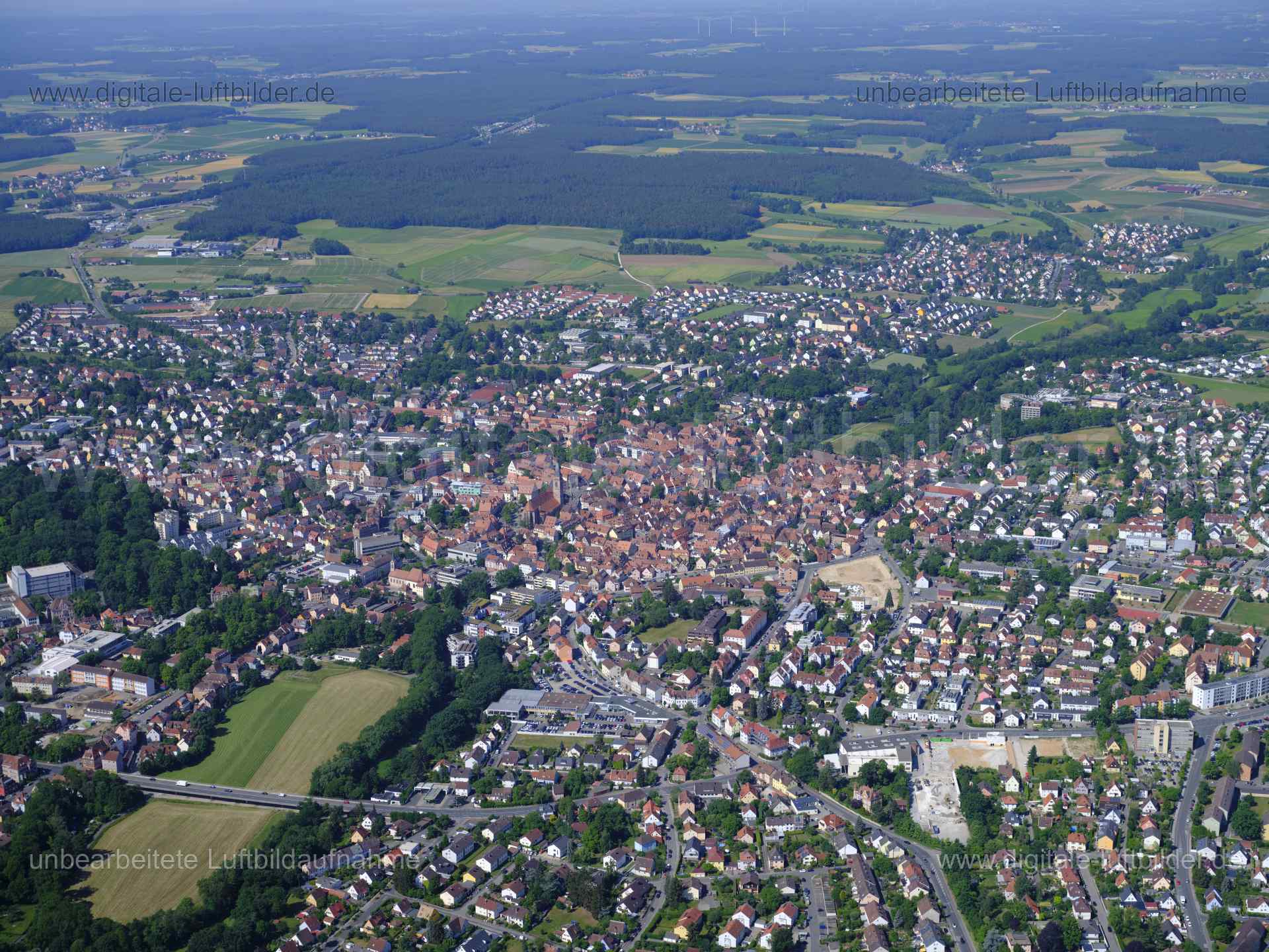 Titel: Schwabach, Bildnummer: f480430, Ort / Stadt: Schwabach, (Land)Kreis: kreisfreie Stadt Schwabach, Regierungsbezirk: Mittelfranken, Bundesland: Bayern, Aufnahmedatum: 14.06.2022, Schlagwörter: Luftbild, Luftbilder, Luftbildfotografie, Luftaufnahme, Luftbildaufnahme, Luftfoto, Luftbildarchiv, Luftbildsuche, Vogelperspektive, Vogelansicht, Deutschland, , Schwabach, Panorama, Monat: Juni, Jahreszeit: Sommer, Tageszeit: Vormittag / Mittag, Jahr: 2022, Flug ID: 20220614, Bildstatus: unbearbeitet