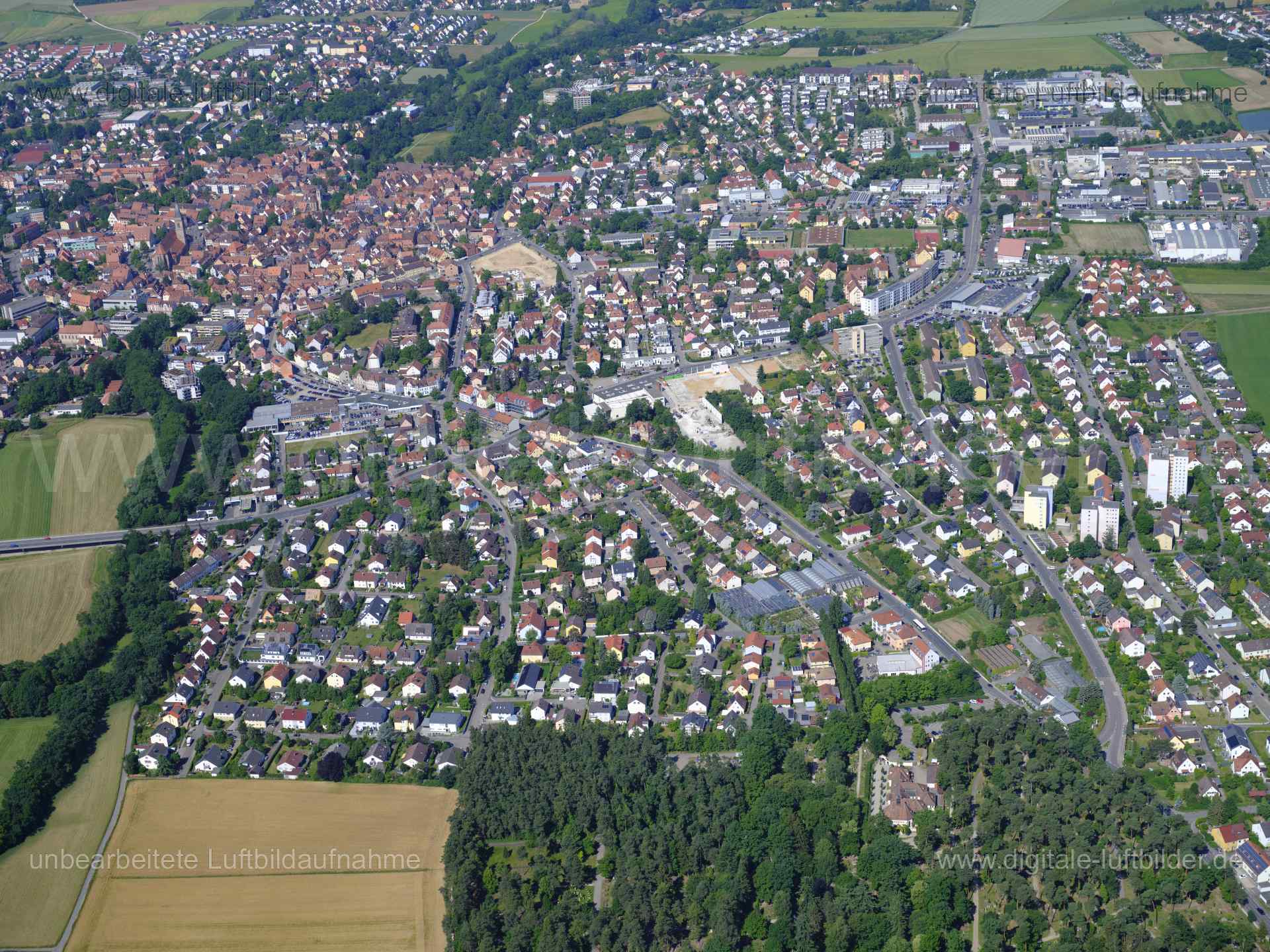 Titel: Schwabach, Bildnummer: f480440, Ort / Stadt: Schwabach, (Land)Kreis: kreisfreie Stadt Schwabach, Regierungsbezirk: Mittelfranken, Bundesland: Bayern, Aufnahmedatum: 14.06.2022, Schlagwörter: Luftbild, Luftbilder, Luftbildfotografie, Luftaufnahme, Luftbildaufnahme, Luftfoto, Luftbildarchiv, Luftbildsuche, Vogelperspektive, Vogelansicht, Deutschland, , Schwabach, Monat: Juni, Jahreszeit: Sommer, Tageszeit: Vormittag / Mittag, Jahr: 2022, Flug ID: 20220614, Bildstatus: unbearbeitetes Rohbild