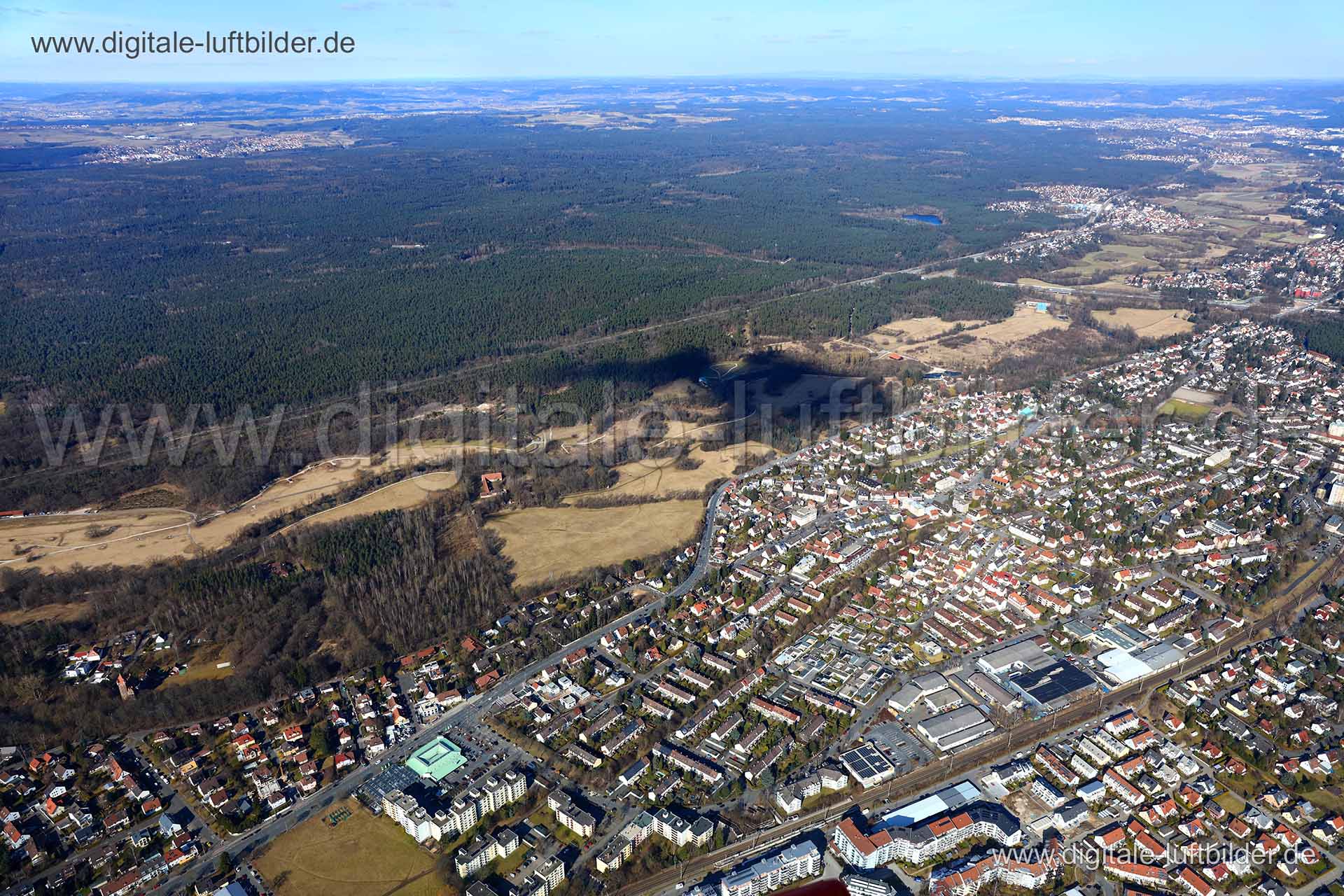 Titel: Pegnitztal Ost, Bildnummer: c253400, Ort / Stadt: Schwaig, (Land)Kreis: Landkreis Nürnberger Land, Regierungsbezirk: Mittelfranken, Bundesland: Bayern, Aufnahmedatum: 21.03.2018, Schlagwörter: Luftbild, Luftbilder, Luftbildfotografie, Luftaufnahme, Luftbildaufnahme, Luftfoto, Vogelperspektive, Vogelansicht, Deutschland, Schräg- und Senkrecht-Luftaufnahmen, Orthofotografie, Pegnitztal Ost, Schwaig, Laufamholz, Pegnitz, Laufamholzstraße, Seeweiherweg, Happurger Straße, Panorama, Gewässer, M