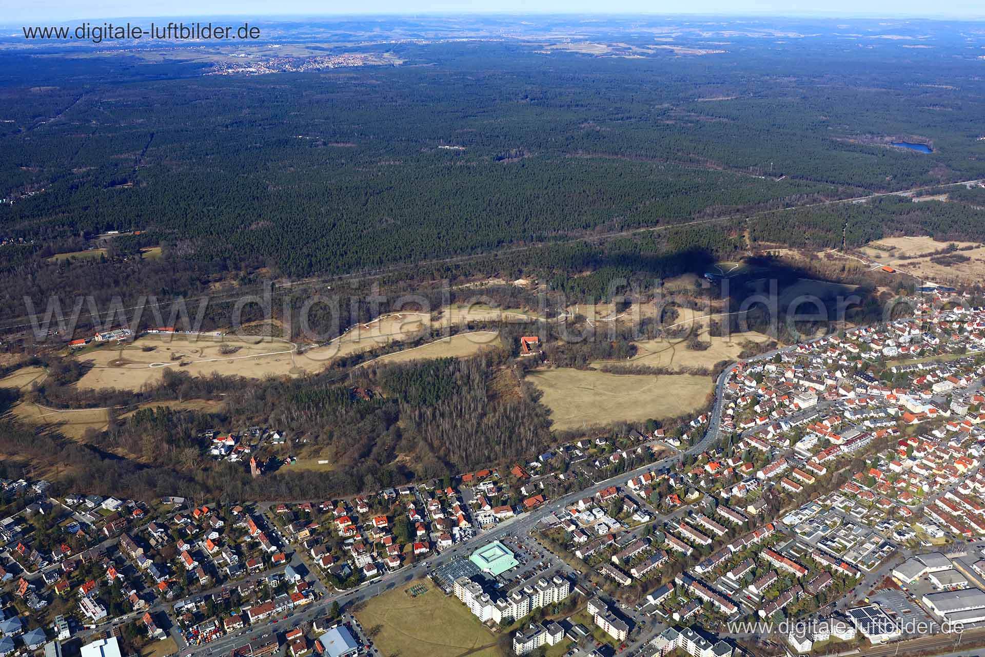 Titel: Pegnitztal Ost, Bildnummer: c253410, Ort / Stadt: Schwaig, (Land)Kreis: Landkreis Nürnberger Land, Regierungsbezirk: Mittelfranken, Bundesland: Bayern, Aufnahmedatum: 21.03.2018, Schlagwörter: Luftbild, Luftbilder, Luftbildfotografie, Luftaufnahme, Luftbildaufnahme, Luftfoto, Vogelperspektive, Vogelansicht, Deutschland, Schräg- und Senkrecht-Luftaufnahmen, Orthofotografie, Pegnitztal Ost, Schwaig, Laufamholz, Pegnitz, Laufamholzstraße, Seeweiherweg, Happurger Straße, Panorama, Gewässer, M