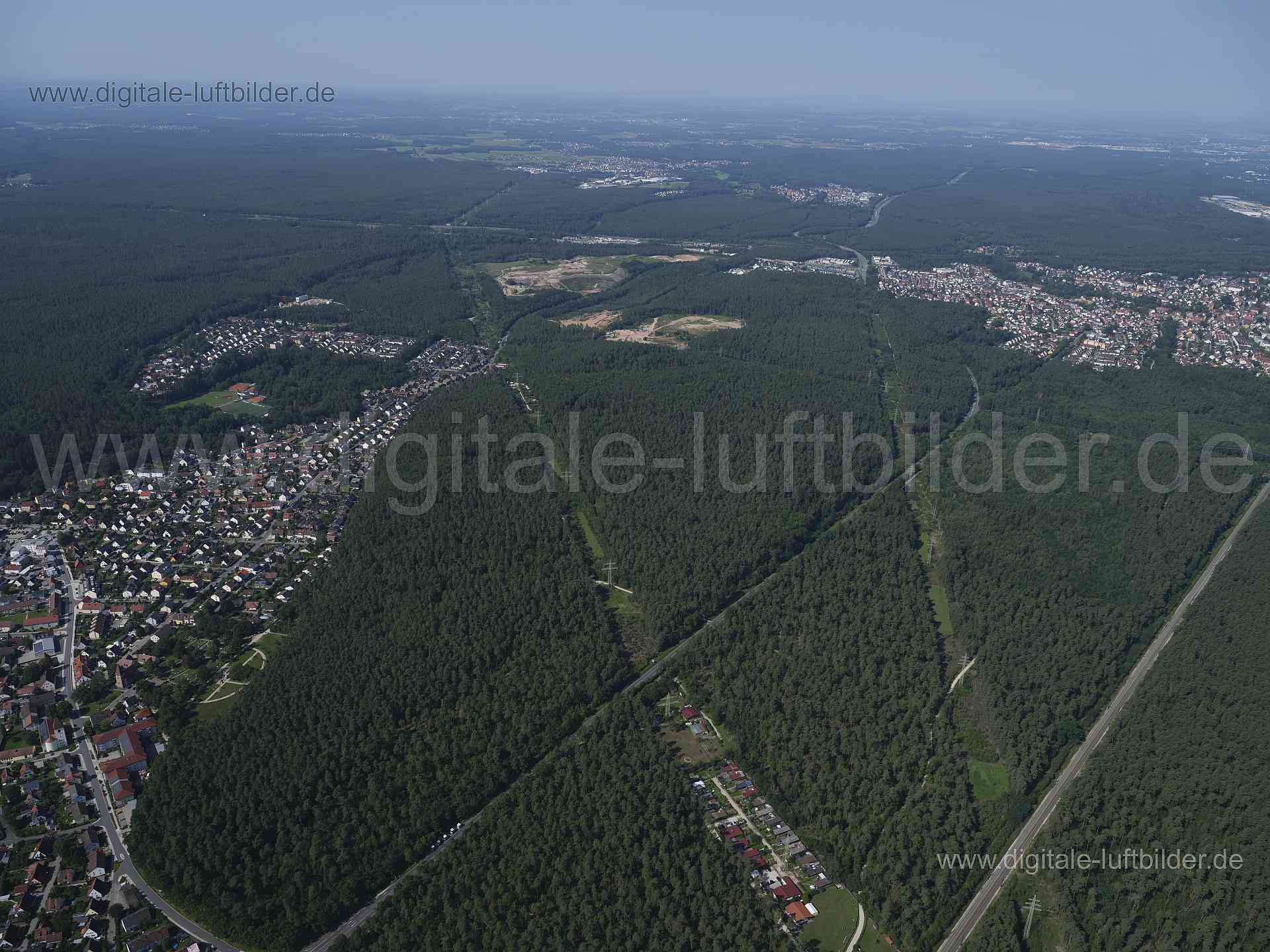 Titel: Schwarzenbruck, Bildnummer: f520460, Ort / Stadt: Schwarzenbruck, (Land)Kreis: Landkreis Nürnberger Land, Regierungsbezirk: Mittelfranken, Bundesland: Bayern, Aufnahmedatum: 20.08.2023, Schlagwörter: Deutschland, , Schwarzenbruck, Panorama, Himmel, Horizont, Monat: August, Jahreszeit: Sommer, Tageszeit: Vormittag / Mittag, Jahr: 2023, Flug ID: 20230820, Bildstatus: unbearbeitetes Rohbild, Bildabmessung: 11648 x 8736 Pixel, Fotograf & Copyright: Oliver Acker