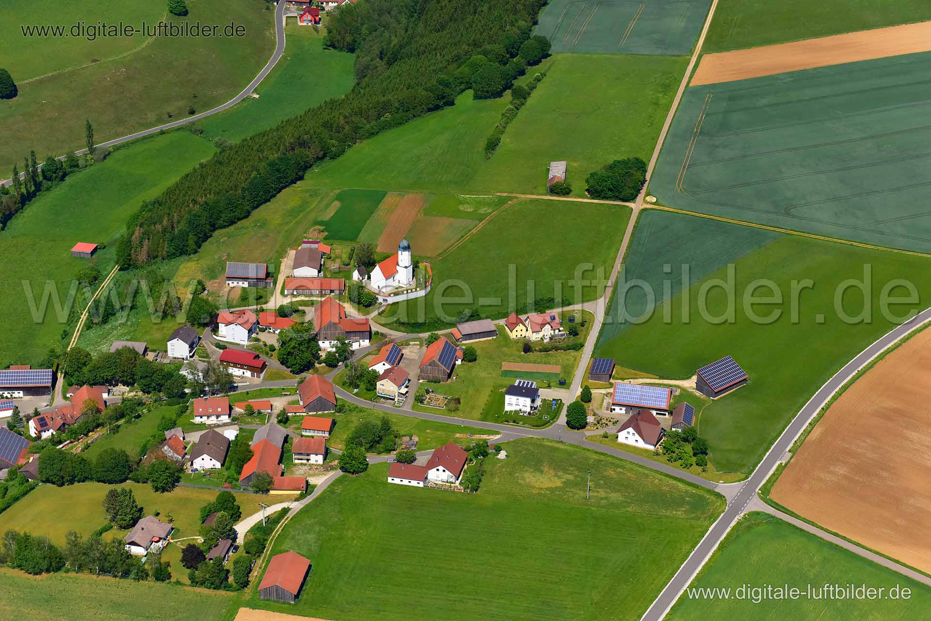 Titel: Waldhausen, Bildnummer: n302920, Ort / Stadt: Seubersdorf, (Land)Kreis: Landkreis Neumarkt in der Oberpfalz, Regierungsbezirk: Oberpfalz, Bundesland: Bayern, Aufnahmedatum: 03.06.2019, Schlagwörter: Luftbild, Luftbilder, Luftbildfotografie, Luftaufnahme, Luftbildaufnahme, Luftfoto, Vogelperspektive, Vogelansicht, Deutschland, Schräg- und Senkrecht-Luftaufnahmen, Orthofotografie, Waldhausen, Monat: Juni, Jahreszeit: Sommer, Tageszeit: Mittag / Nachmittag, Jahr: 2019, Flug ID: 20190603, Bil