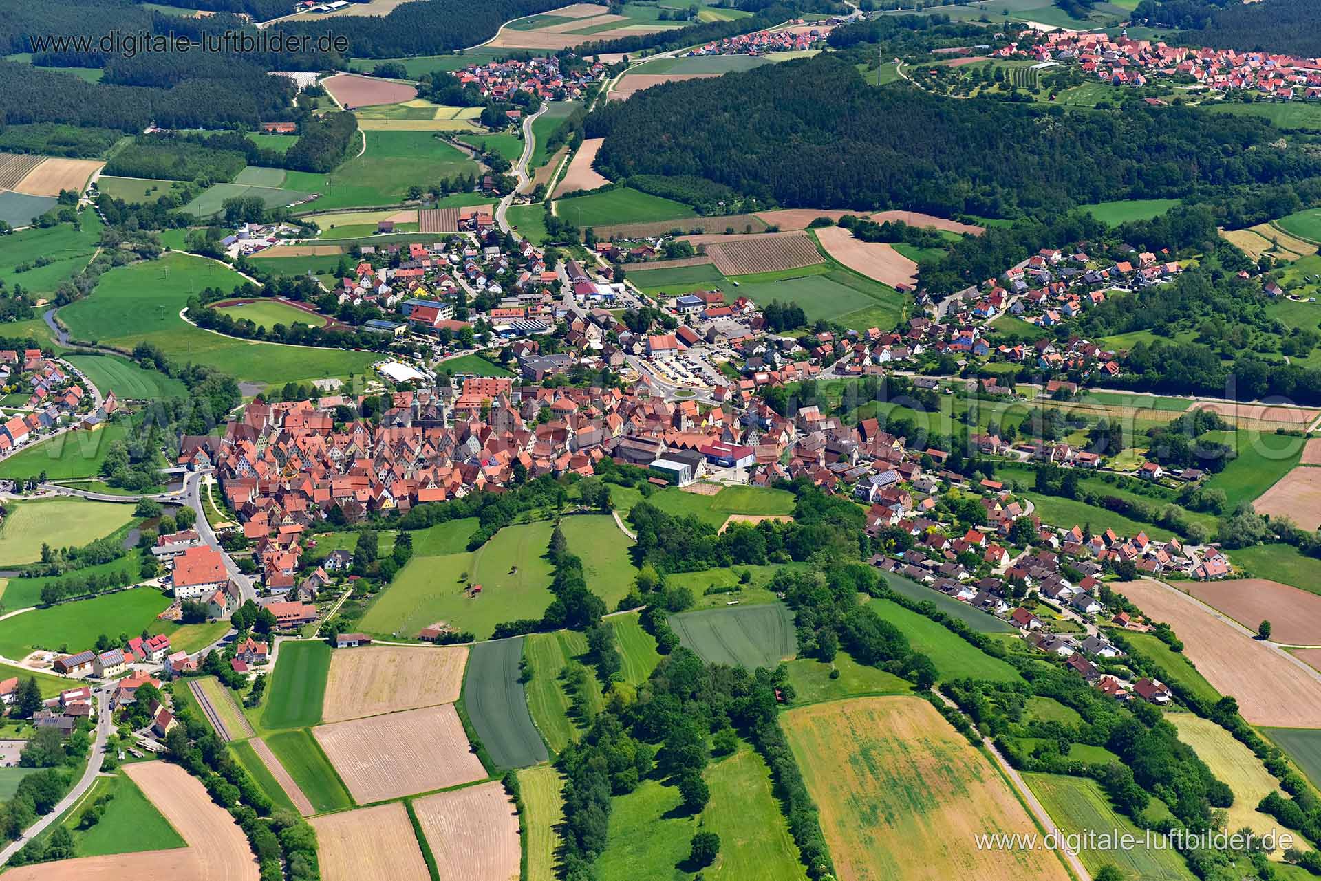 Titel: Spalt, Bildnummer: n292250, Ort / Stadt: Spalt, (Land)Kreis: Landkreis Roth, Regierungsbezirk: Mittelfranken, Bundesland: Bayern, Aufnahmedatum: 02.06.2019, Schlagwörter: Luftbild, Luftbilder, Luftbildfotografie, Luftaufnahme, Luftbildaufnahme, Luftfoto, Vogelperspektive, Vogelansicht, Deutschland, Schräg- und Senkrecht-Luftaufnahmen, Orthofotografie, 91174, Gänsgasse, Rother Straße, Hauptstraße, Josefsplatz, Stiftsgasse, Herrengasse, Gabrieliplatz, Höllgasse, Am Kirchplatz, Windsbacher S