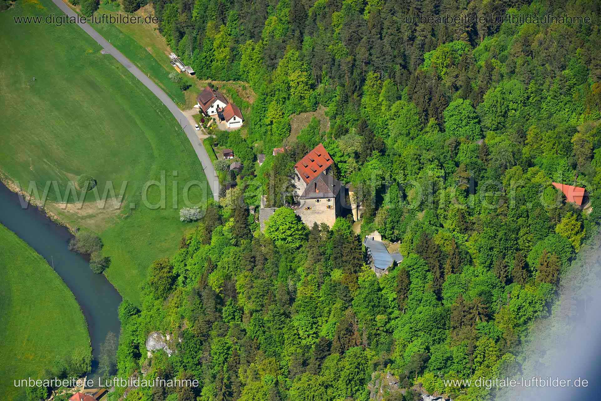 Titel: Burg Rabeneck, Bildnummer: n267850, Ort / Stadt: Waischenfeld, (Land)Kreis: Landkreis Bayreuth, Regierungsbezirk: Oberfranken, Bundesland: Bayern, Aufnahmedatum: 06.05.2018, Schlagwörter: Luftbild, Luftbilder, Luftbildfotografie, Luftaufnahme, Luftbildaufnahme, Luftfoto, Vogelperspektive, Vogelansicht, Deutschland, Schräg- und Senkrecht-Luftaufnahmen, Orthofotografie, 91344, Burg Rabeneck, Burgen & Schlösser, Schloss, Monat: Mai, Jahreszeit: Sommer, Tageszeit: Mittag / Nachmittag, Jahr: 2