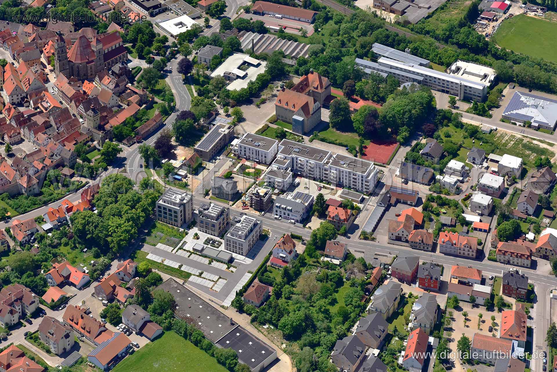 Titel: Ellinger Tor, Bildnummer: n291380, Ort / Stadt: Weißenburg, (Land)Kreis: Landkreis Weißenburg-Gunzenhausen, Regierungsbezirk: Mittelfranken, Bundesland: Bayern, Aufnahmedatum: 02.06.2019, Schlagwörter: Luftbild, Luftbilder, Luftbildfotografie, Luftaufnahme, Luftbildaufnahme, Luftfoto, Vogelperspektive, Vogelansicht, Deutschland, Schräg- und Senkrecht-Luftaufnahmen, Orthofotografie, 91781, Ellinger Straße, Schulhausstraße, Nürnberger Straße, Auf dem Schrecker, Rektor-Döderlein-Weg, Jacobis