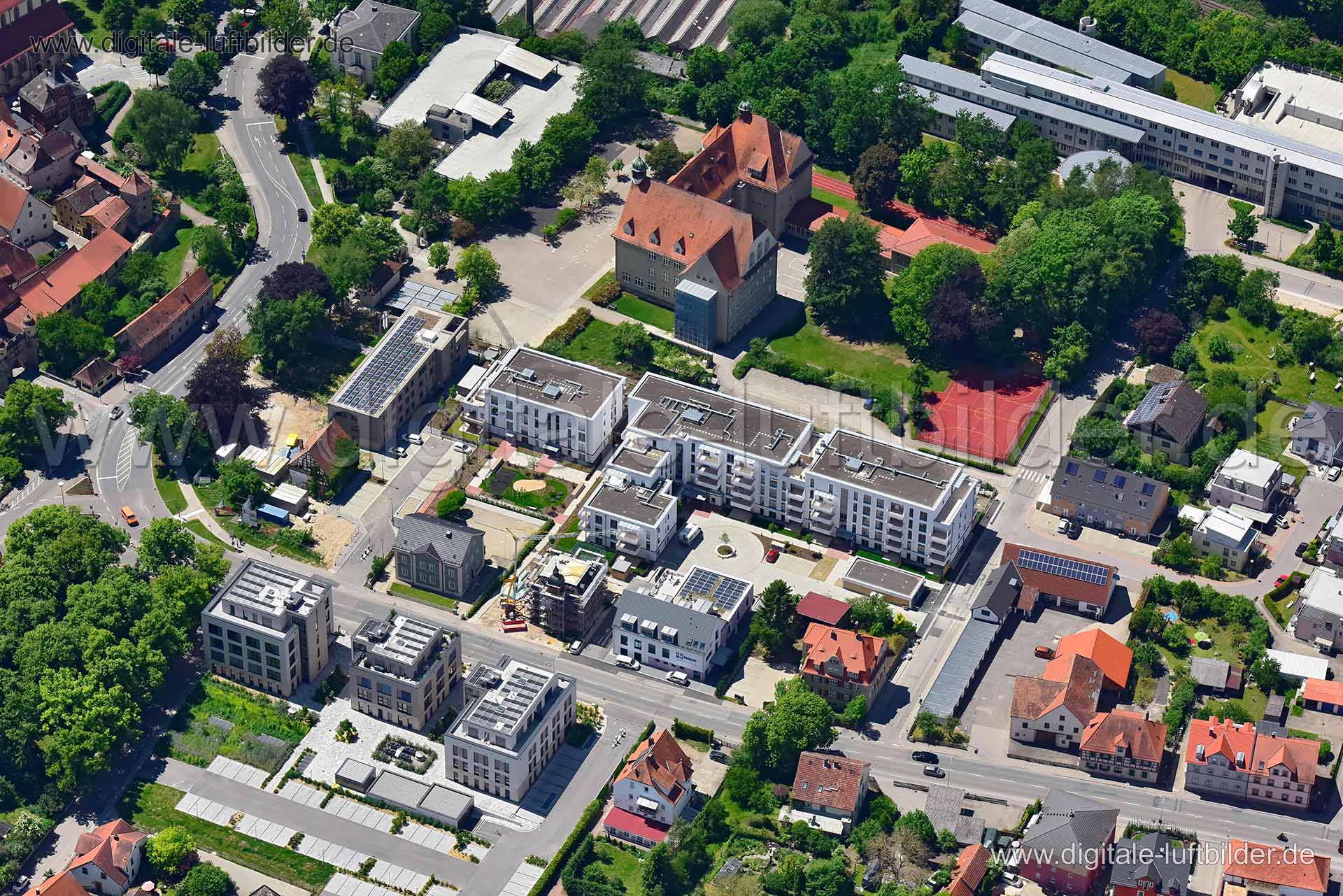 Titel: Ellinger Tor, Bildnummer: n291530, Ort / Stadt: Weißenburg, (Land)Kreis: Landkreis Weißenburg-Gunzenhausen, Regierungsbezirk: Mittelfranken, Bundesland: Bayern, Aufnahmedatum: 02.06.2019, Schlagwörter: Luftbild, Luftbilder, Luftbildfotografie, Luftaufnahme, Luftbildaufnahme, Luftfoto, Vogelperspektive, Vogelansicht, Deutschland, Schräg- und Senkrecht-Luftaufnahmen, Orthofotografie, 91781, Ellinger Straße, Schulhausstraße, Nürnberger Straße, Auf dem Schrecker, Rektor-Döderlein-Weg, Jacobis