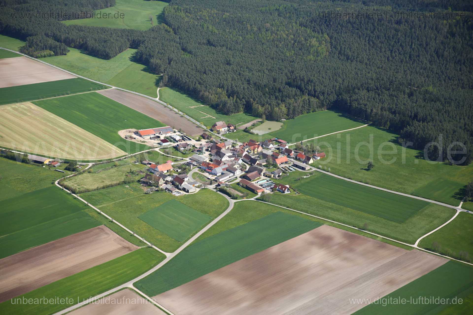 Titel: Selgenstadt, Bildnummer: c214540, Ort / Stadt: Wolframs-Eschenbach, (Land)Kreis: Landkreis Ansbach, Regierungsbezirk: Mittelfranken, Bundesland: Bayern, Aufnahmedatum: 04.05.2016, Schlagwörter: Luftbild, Luftbilder, Luftbildfotografie, Luftaufnahme, Luftbildaufnahme, Luftfoto, Vogelperspektive, Vogelansicht, Deutschland, Schräg- und Senkrecht-Luftaufnahmen, Orthofotografie, Selgenstadt, Dorf, Monat: Mai, Jahreszeit: Sommer, Tageszeit: Mittag / Nachmittag, Jahr: 2016, Flug ID: 20160504, Bi