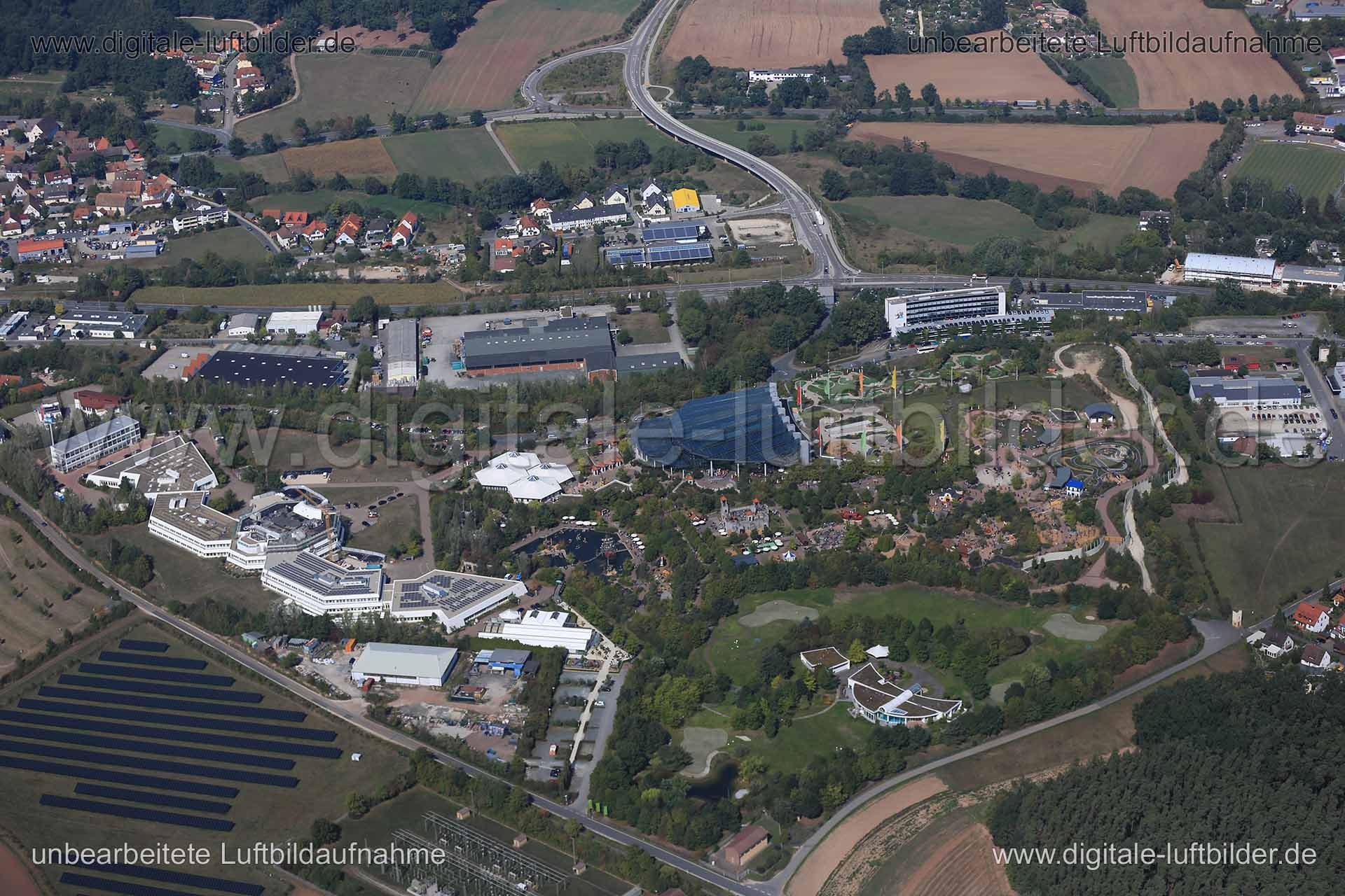 Titel: Playmobil Park, Bildnummer: c162370, Ort / Stadt: Zirndorf, (Land)Kreis: Landkreis Fürth, Regierungsbezirk: Mittelfranken, Bundesland: Bayern, Aufnahmedatum: 10.09.2015, Schlagwörter: Luftbild, Luftbilder, Luftbildfotografie, Luftaufnahme, Luftbildaufnahme, Luftfoto, Vogelperspektive, Vogelansicht, Deutschland, Schräg- und Senkrecht-Luftaufnahmen, Orthofotografie, Volkhardtstraße, Burgfarrnbacher Straße, Playmobil Funpark, Freizeitpark, Rothenburger Straße, Brandstätterstraße, Gewerbegebi