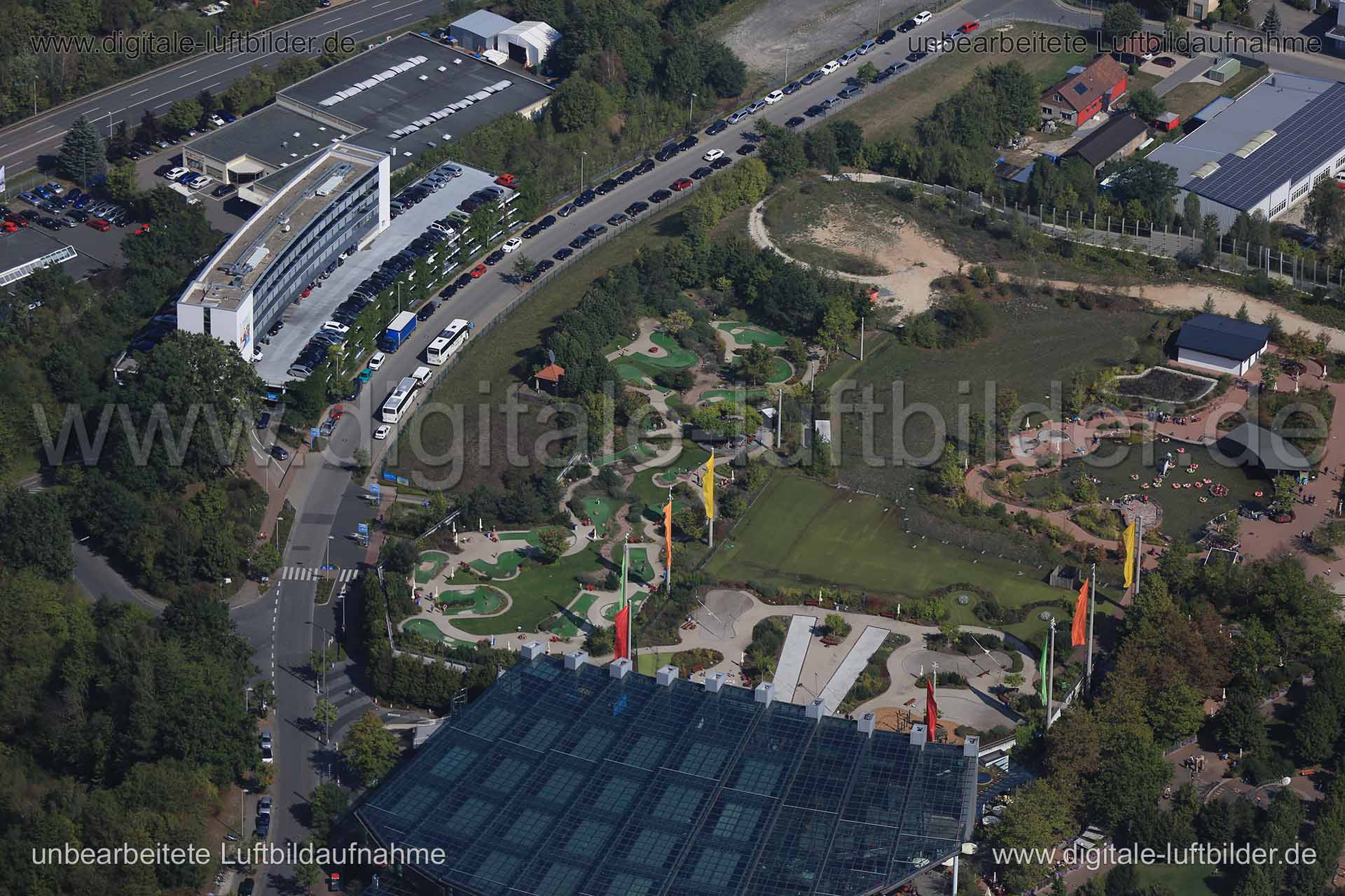 Titel: Playmobil Park, Bildnummer: c162490, Ort / Stadt: Zirndorf, (Land)Kreis: Landkreis Fürth, Regierungsbezirk: Mittelfranken, Bundesland: Bayern, Aufnahmedatum: 10.09.2015, Schlagwörter: Luftbild, Luftbilder, Luftbildfotografie, Luftaufnahme, Luftbildaufnahme, Luftfoto, Vogelperspektive, Vogelansicht, Deutschland, Schräg- und Senkrecht-Luftaufnahmen, Orthofotografie, Brandstätterstraße, Playmobil Funpark, Themenpark, Freizeitpark, Minigolf, Gokart, Gewerbeflächen & Gewerbeimmobilien, Playmob